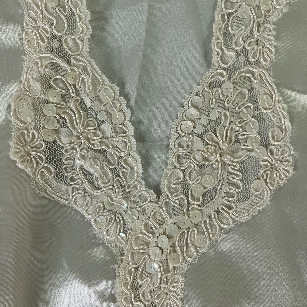 Victoria's Secret Vintage Ivory Satin Robe with Tie Belt - Picture 4 of 8